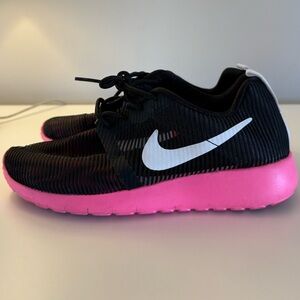 Nike Roshe One Flight Weight Girls Youth Size 4Y Black Pink Sneakers